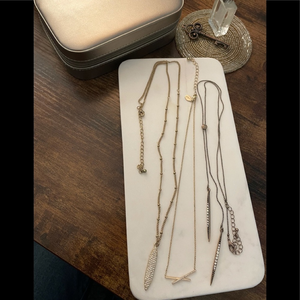 Super cute layering necklaces! Set of 3